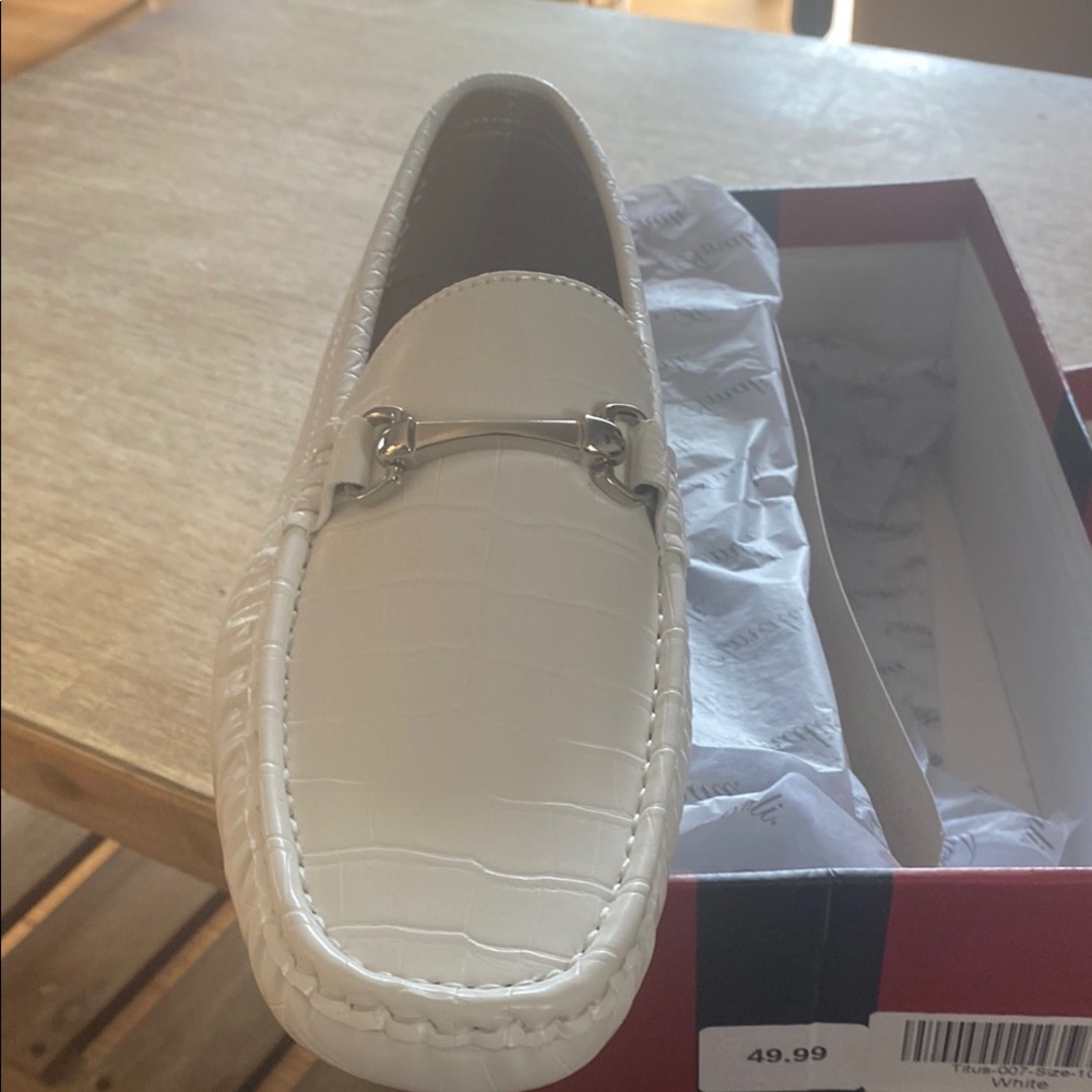 White Crocodile Pattern Loafers men’s size 10! Never worn